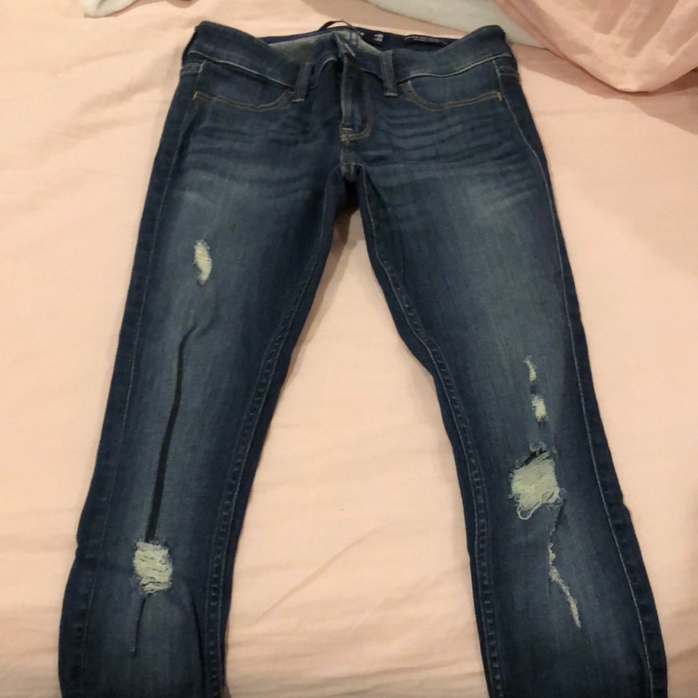 💫FLASH SALE💫Hollister distressed crop jeans